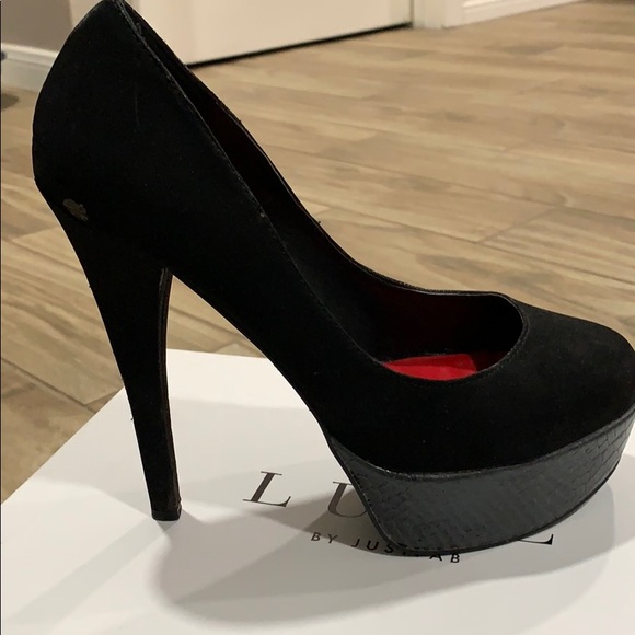 Heels - Picture 2 of 2